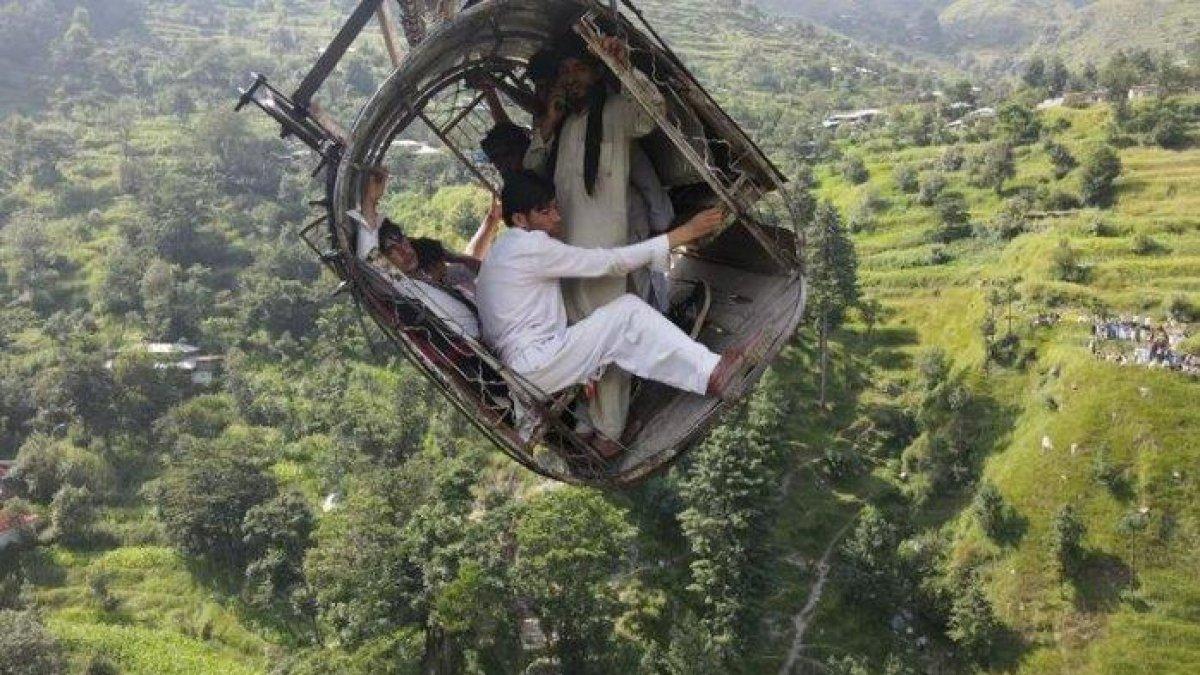 8 orang terjebak di kereta gantung di Pakistan