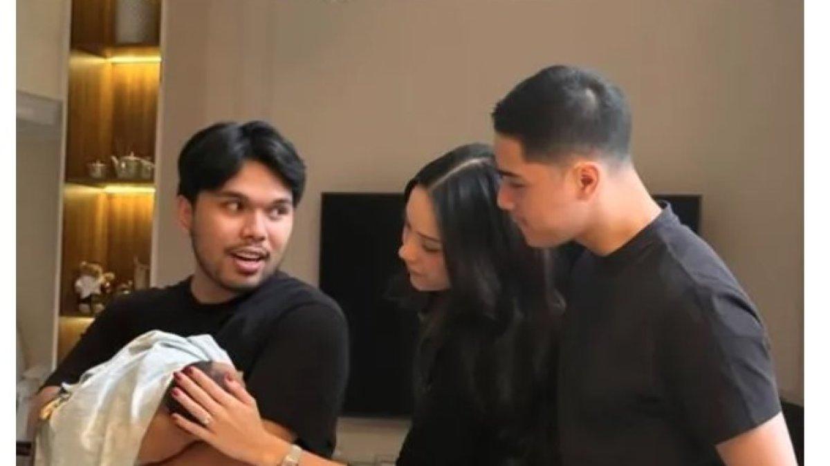 AL GHAZALI JENGUK ANAK AALIYAH - Aaliyah dengan santai menyebut Al Ghazali dan Alyssa sebagai 