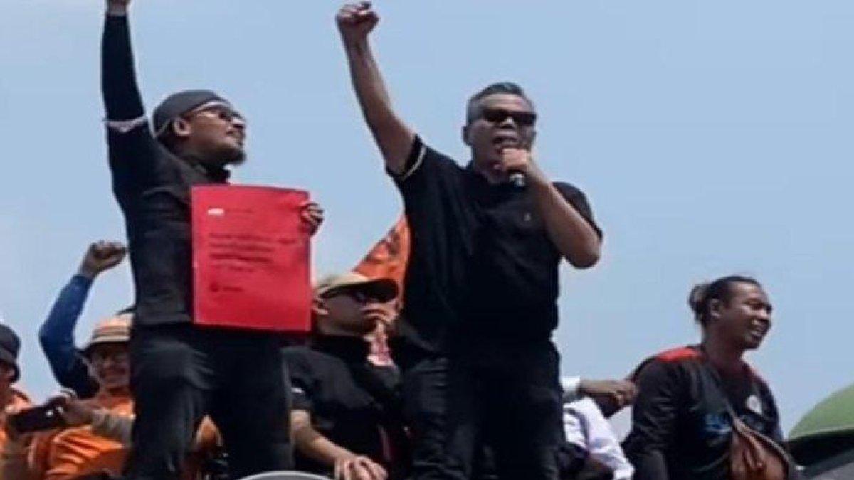 Abdel Achrian ikut demo tolak revisi UU Pilkada