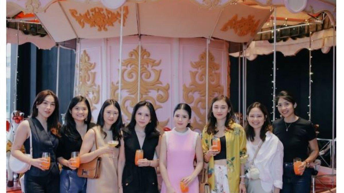 Acara ini dihadiri oleh beberapa artis terkenal, termasuk Aurel Hermansyah yang datang bersama putrinya, Ameena.
