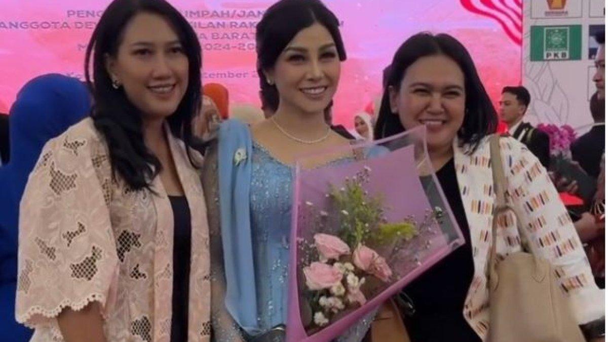 Acara pelantikan Nisya Ahmad dilaksanakan di Gedung Merdeka