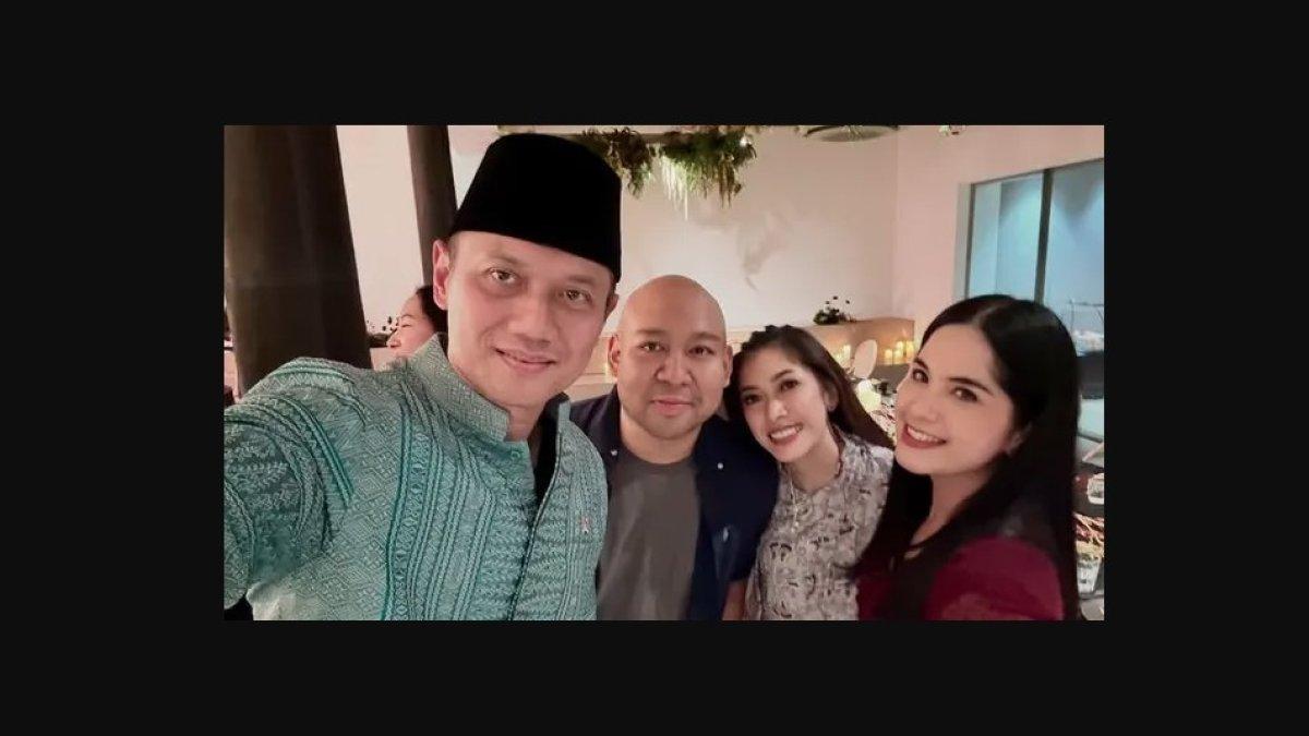 PENAMPILAN SELVI ANANDA - Agus Harimurti Yudhoyono (AHY) dari keluarga Cikeas hadir dengan kemeja hijau berlengan panjang.