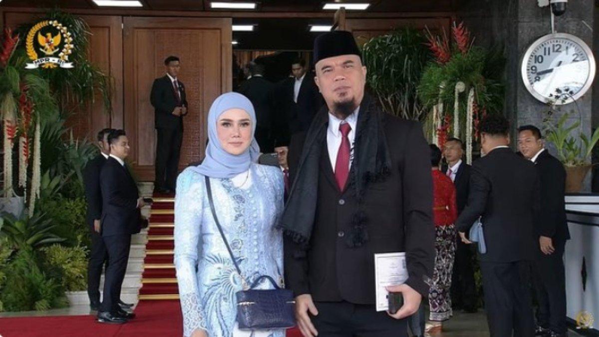 Ahmad Dhani datang ke pelantikan presiden dengan Mulan Jameela.