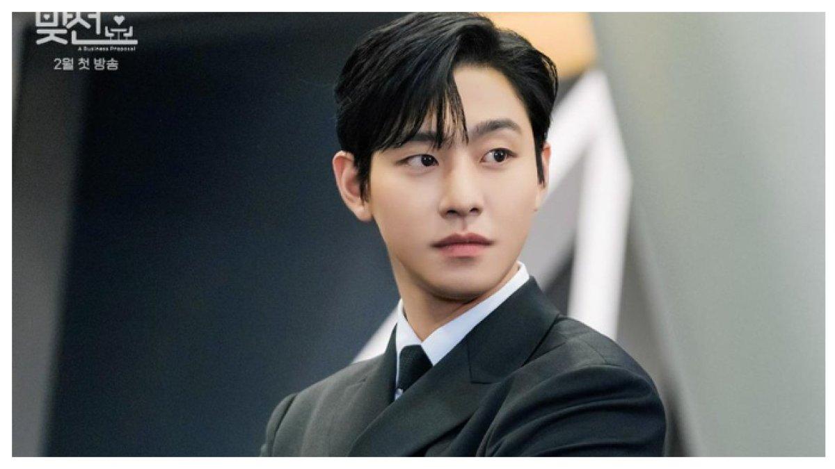 AHN HYO SEOP DILIRIK UNTUK PERAN UTAMA DALAM KOMEDI ROMANTIS - 