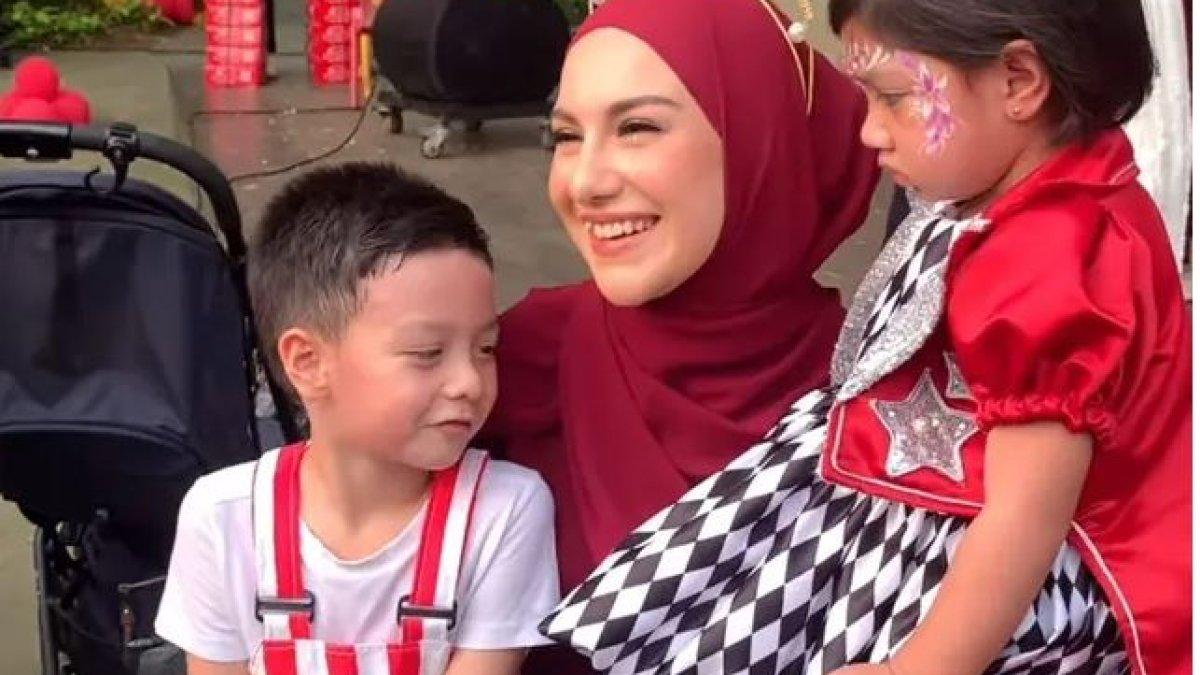 Air Rumi merayakan ulang tahunnya yang ke-4