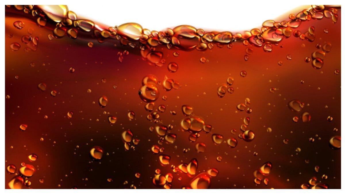 AIR SODA DALAM WADAH - Air soda dapat menyebabkan rasa kecanduan yang terus menurus, jika kita sering mengkonsumsinya.