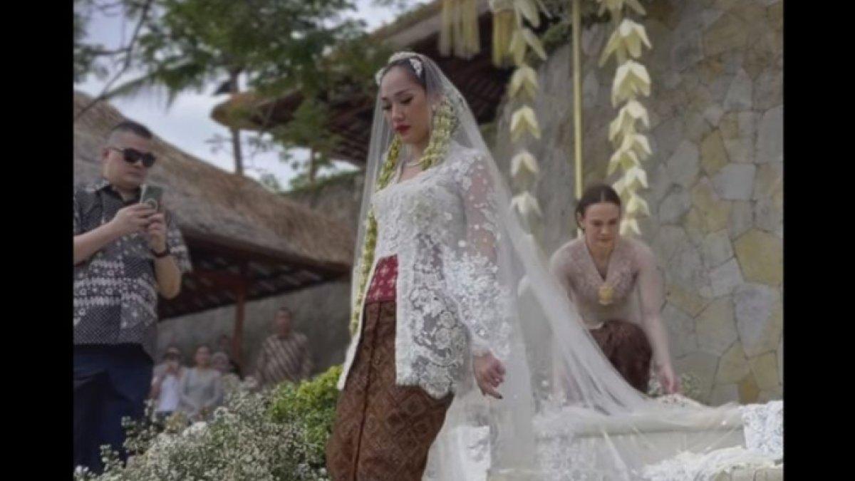 Pesona BCL saat momen pernikahannya dengan Tiko Aryawardhana