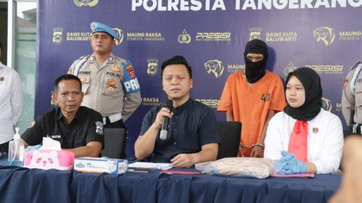 Akal bulus pria di Tangerang berinisial S (53) memperkosa anak tirinya yang masih SMP. Istri percaya korban ketempelan makhluk halus.