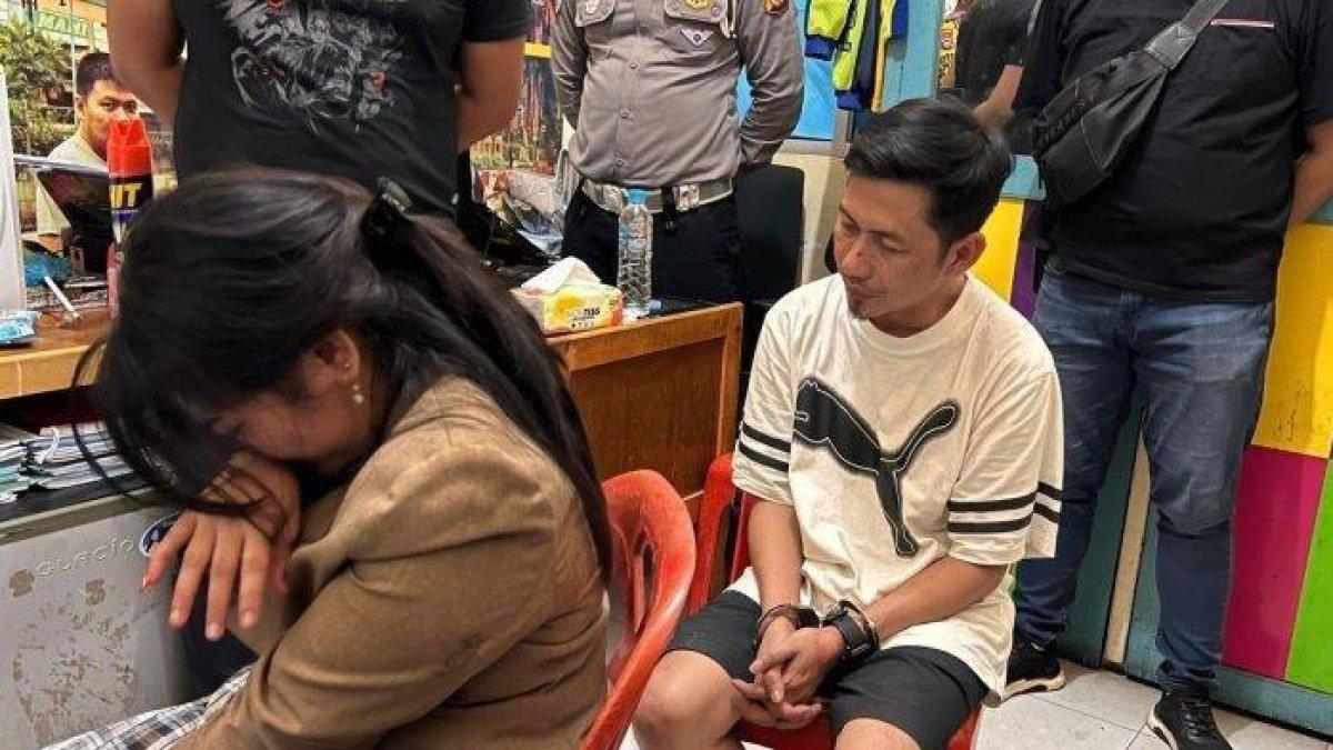 Akibat kecelakaan tersebut menewaskan 3 orang alias satu keluarga.