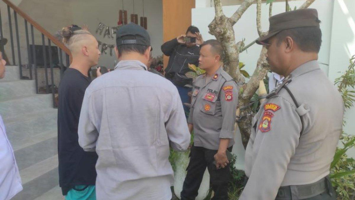 Aksi bule Rusia jalan-jalan sambil telanjang bulat di Bali