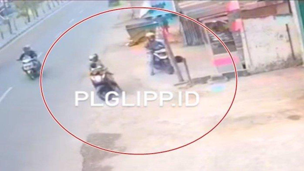 Aksi pencurian sepeda motor di Palembang yang diduga dilakukan pasangam suami istri sambil gendong anak balita