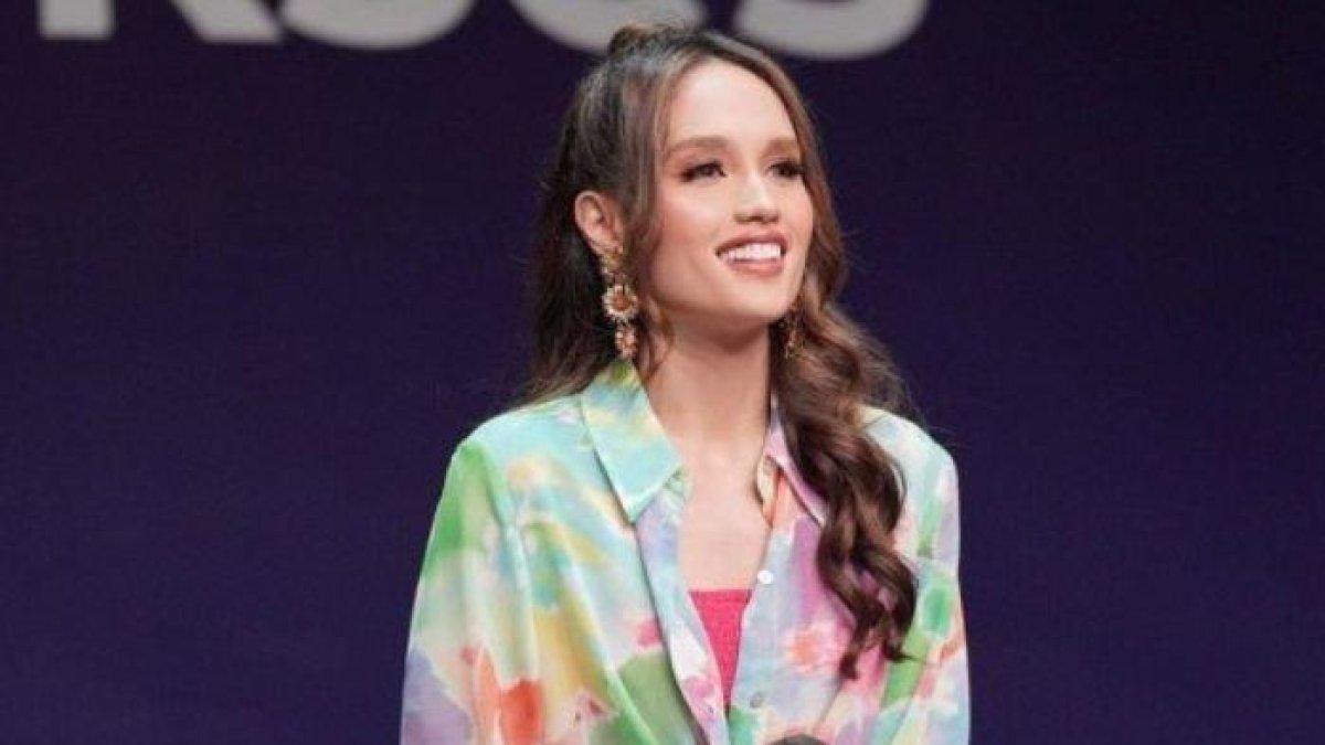 Cinta Laura bicara soal perceraian.