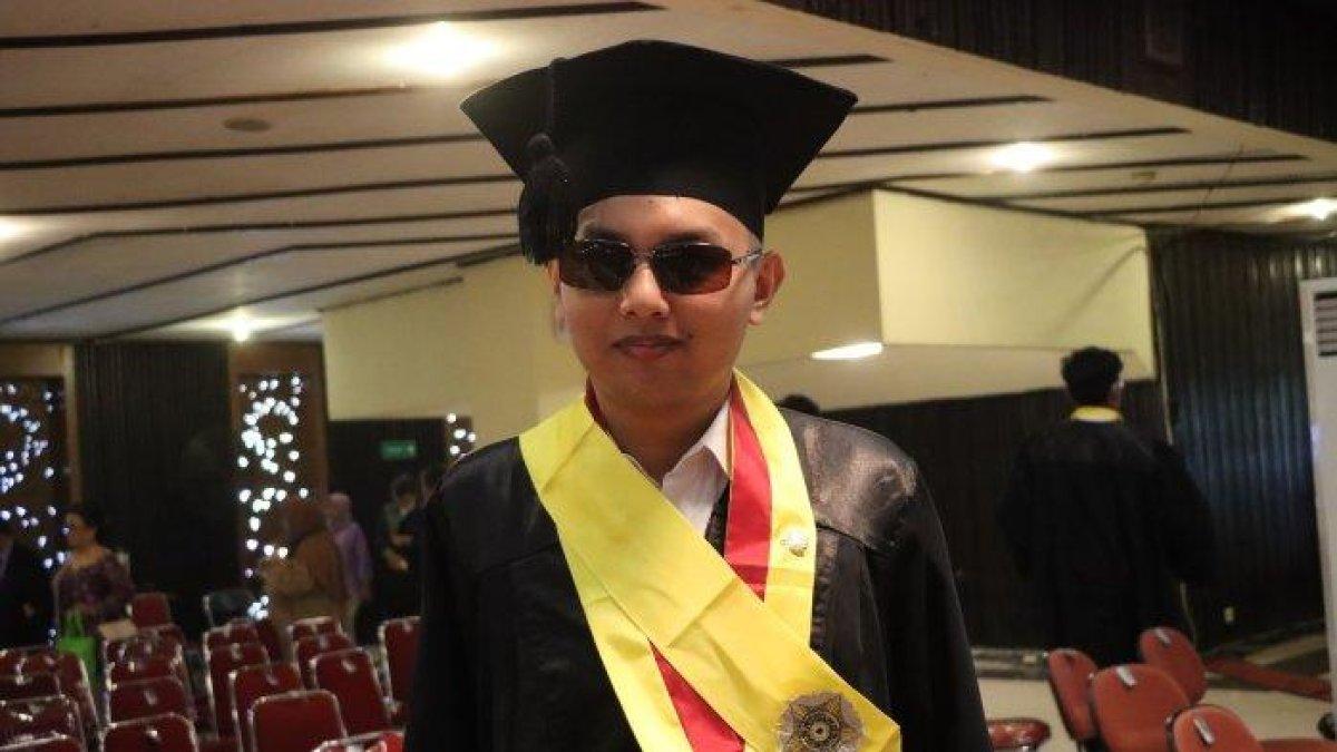 Alexander Farrel Rasendriyo Haryono, mahasiswa tunanetra berhasil lulus dari UGM dengan predikat cumlaude