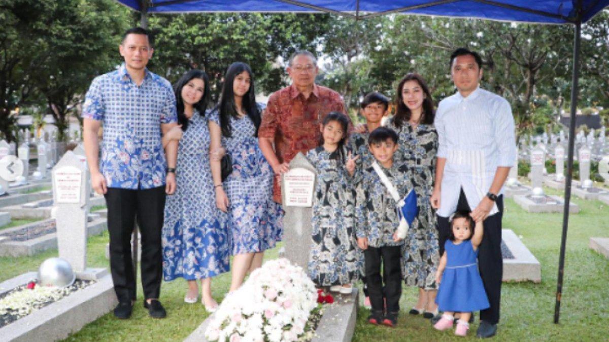 Almira dekat dengan keluarga