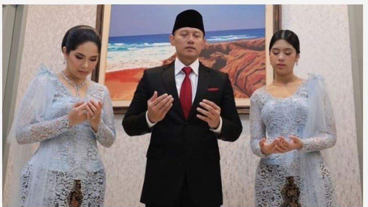 Almira sering mengikuti acara formal bareng orang tuanya.