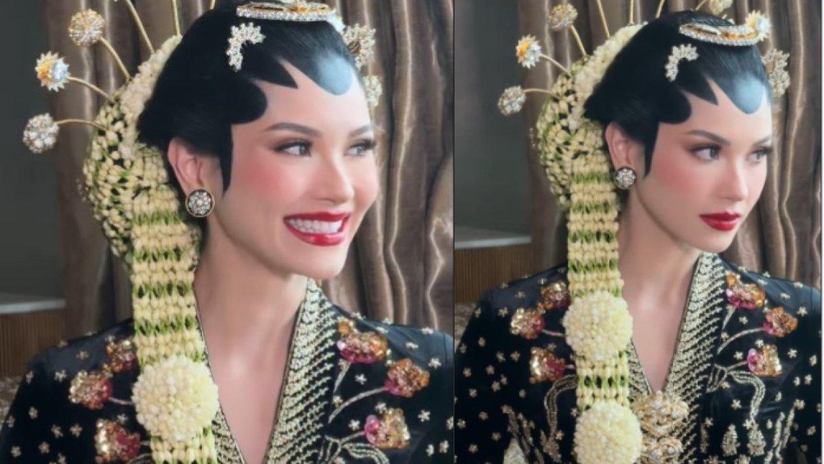 ALYSSA TAMPIL MANGLINGI - Alyssa Daguise terlihat mengenakan kebaya hitam beraksen emas dan kain jarik coklat serta riasan paes Solo.