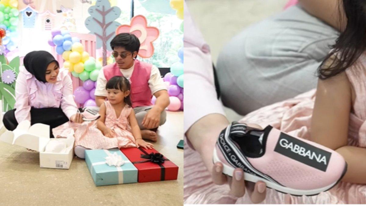 Ameena dapat kado sepatu Dolce & Gabbana
