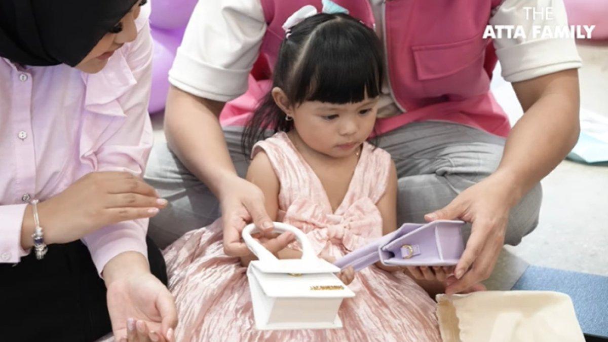 Ameena dapatkan 2 tas mini bermerek Jacquemus