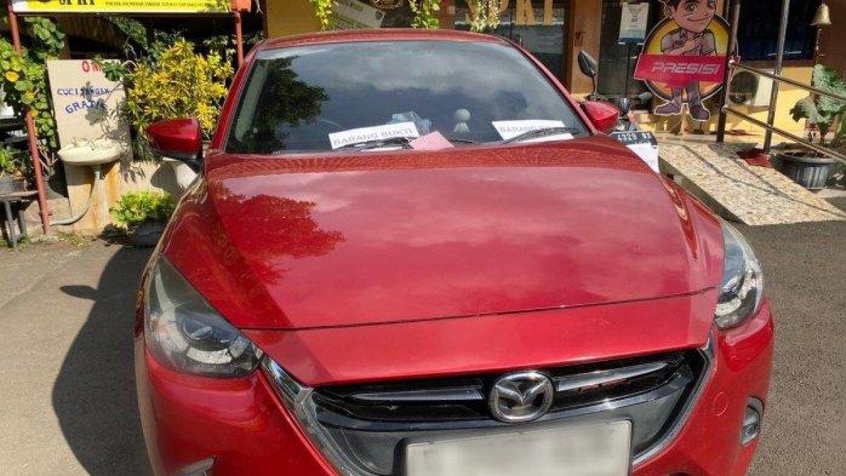 Anak ART di Palmerah nekat mencuri mobil milik majikan ibunya.