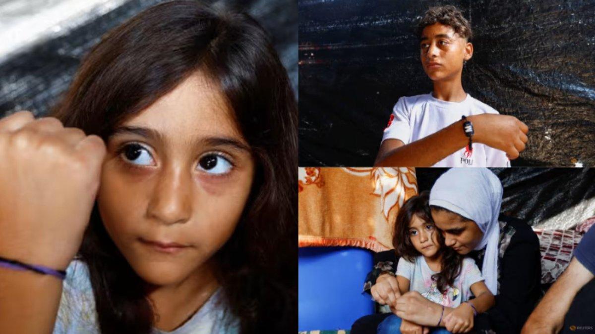 Anak-anak Ali El-Daba memakai gelang agar lebih mudah dikenali jika kelak terbunuh akibat serangan Israel