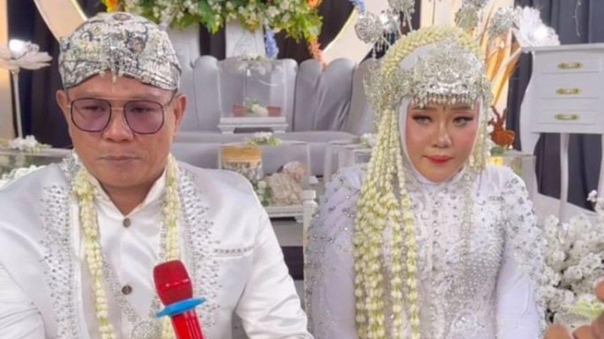Andika Mahesa vokalis Kangen Band menikah dengan dokter bernama Ayu Kartika.