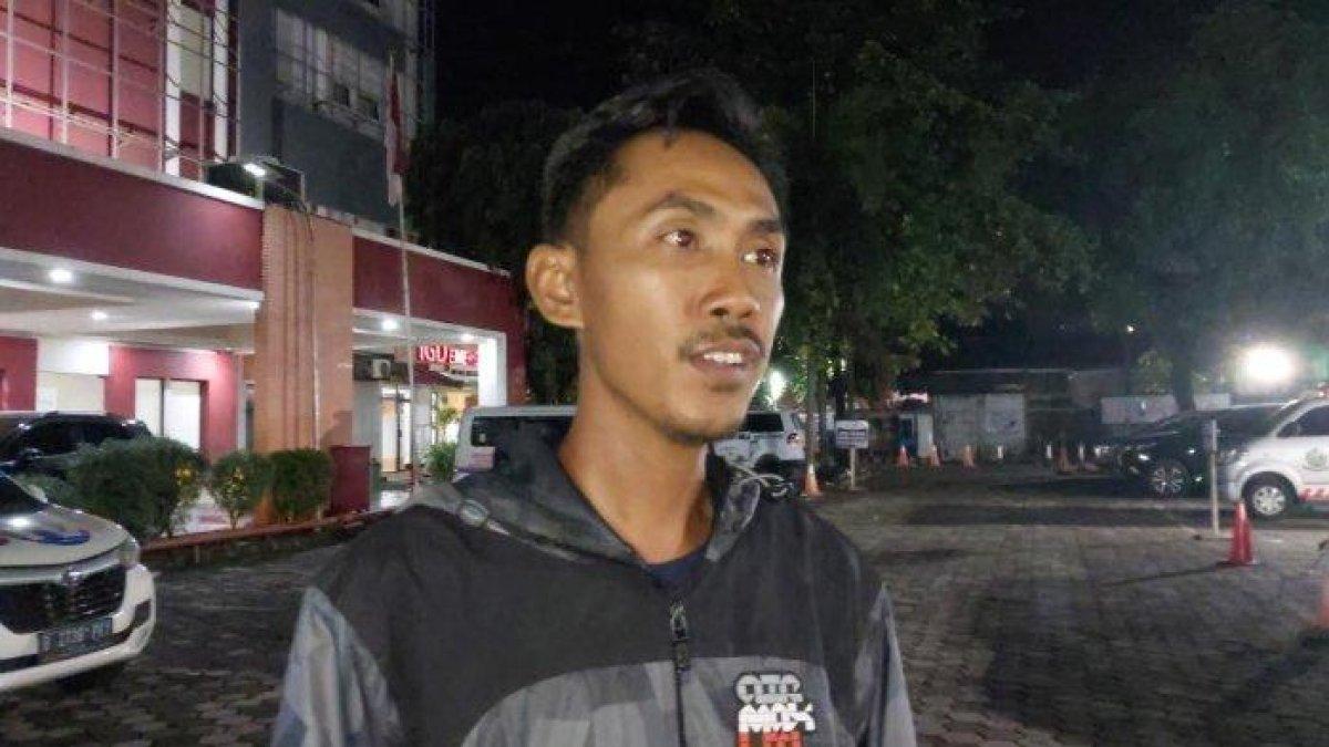 Andri (31), anak dari satu di antara beberapa korban kecelakaan beruntun ruas Tol Cipularang KM 92, Mawi (60), menceritakan kisah keluarganya yang selamat dari peristiwa tragis itu.