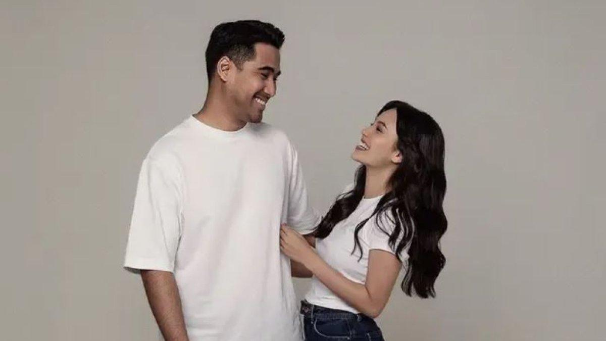 Anggika pun merasa bersyukur karena selama berpacaran, hubungan mereka berjalan lancar tanpa kendala.