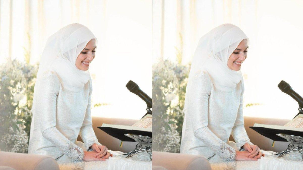 Anisha cantik mengenakan baju kurung khas melayu yang dibuat dengan kain tenun khas Brunei