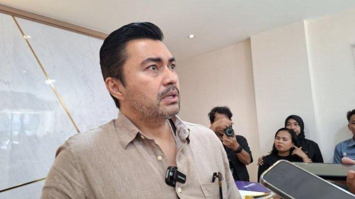 ANJASMARA KINI - Anjasmara kini tetap mencuri perhatian meski usianya hampir menginjak 50 tahun pada November mendatang.