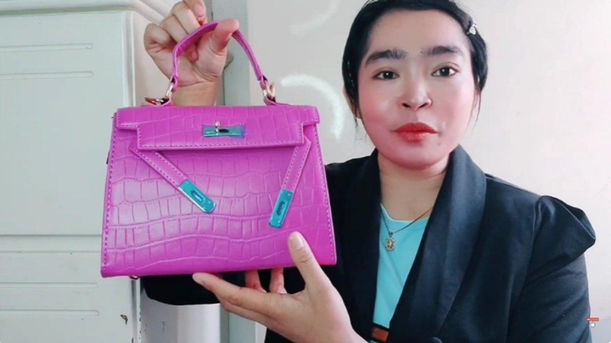 Any unboxing tas Hermes warna ungu yang dibelinya dari China