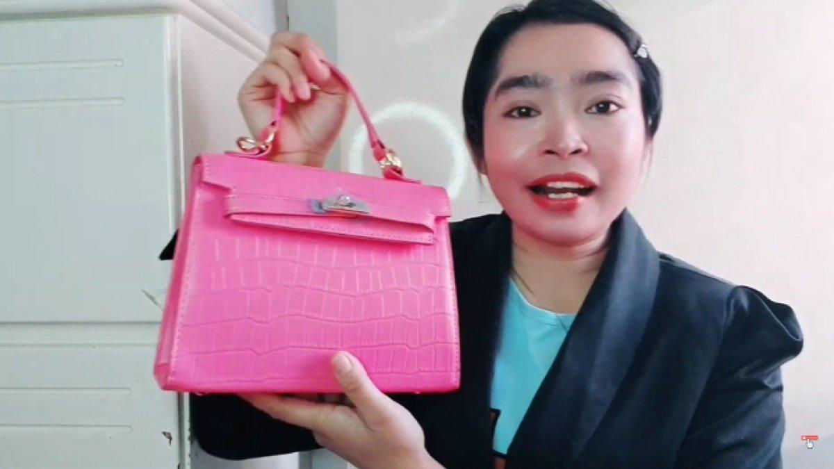 Any unboxing tas Hermes yang dibelinya dari China