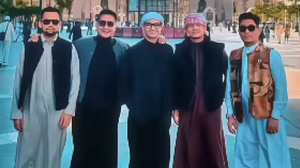 Arie Untung umrah bersama teman-teman artisnya