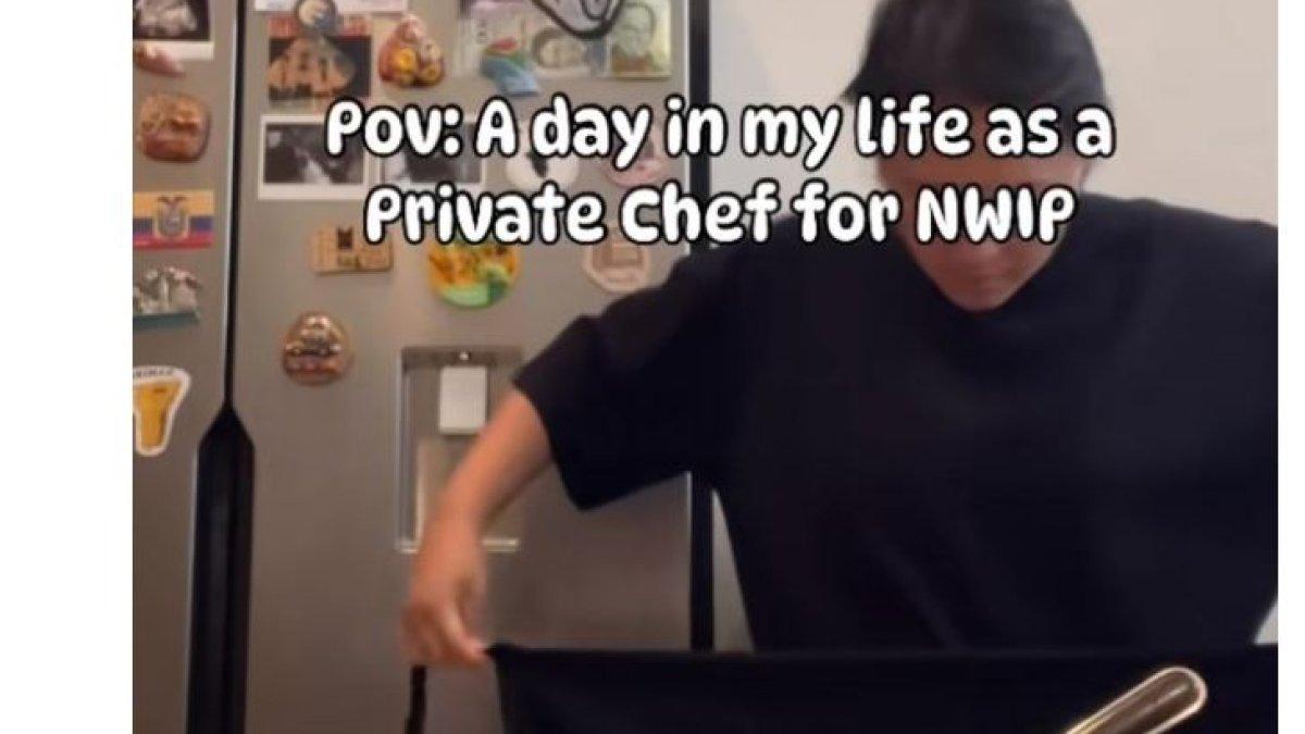 Arre sering menunjukkan aktivitasnya memasak