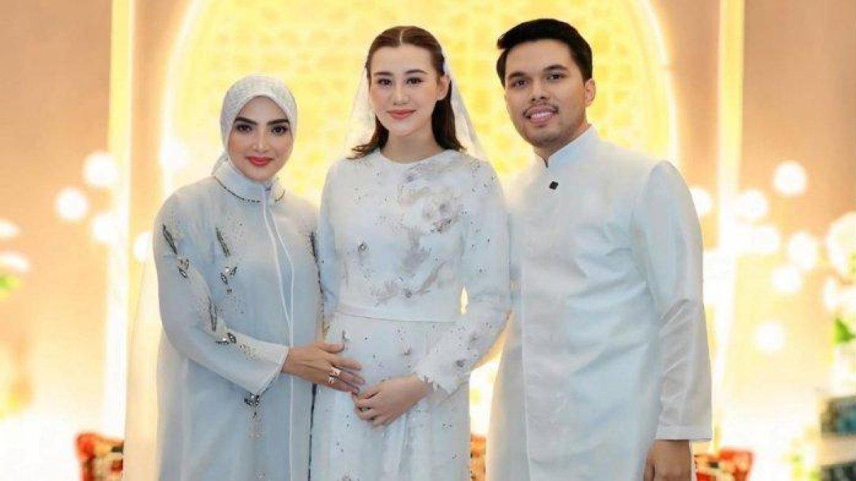 AALIYAH MASSAID HAMIL - Potret Ashanty saat menghadiri acara pengajian empat bulan kehamilan Aaliyah Massaid yang diunggah di Instagram @ashanty_ash, Rabu (29/1/2025).