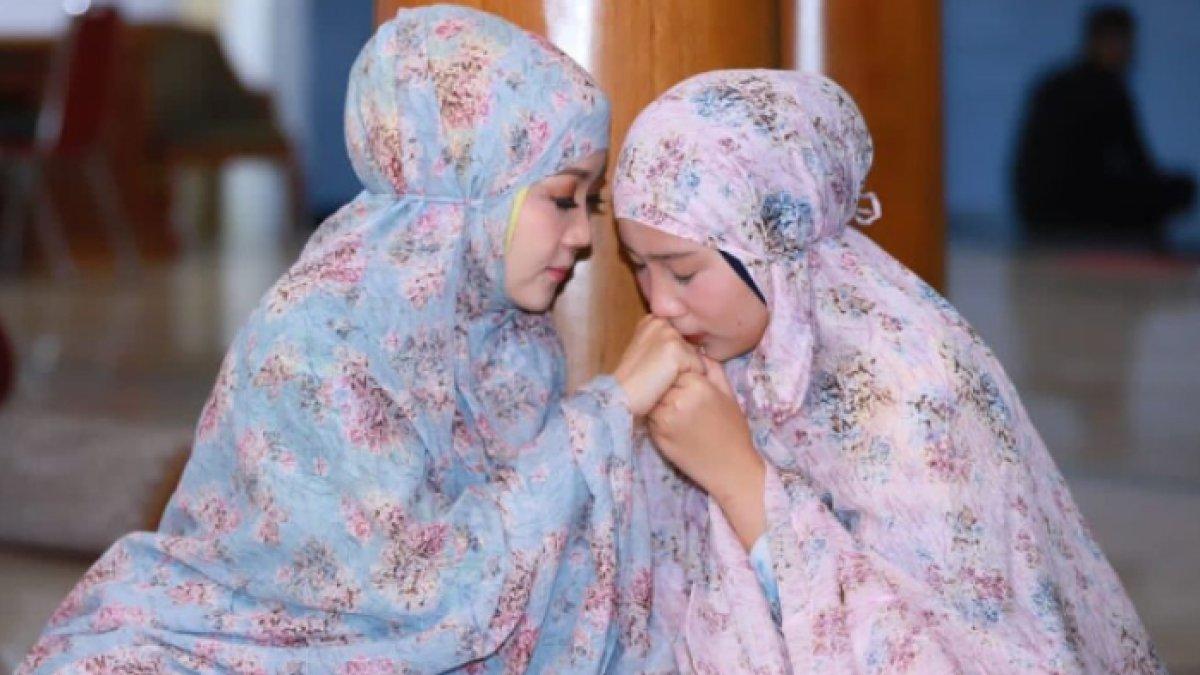 Atalia sebut anaknya Zara sedang galau terkait hijab.