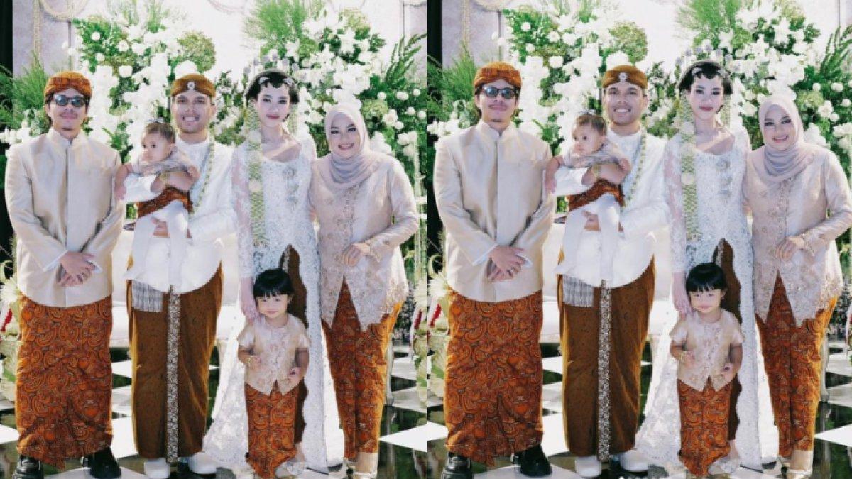 Atta Halilintar dan Aurel Hermansyah tak ketinggalan berfoto bersama Thariq dan Aaliyah.