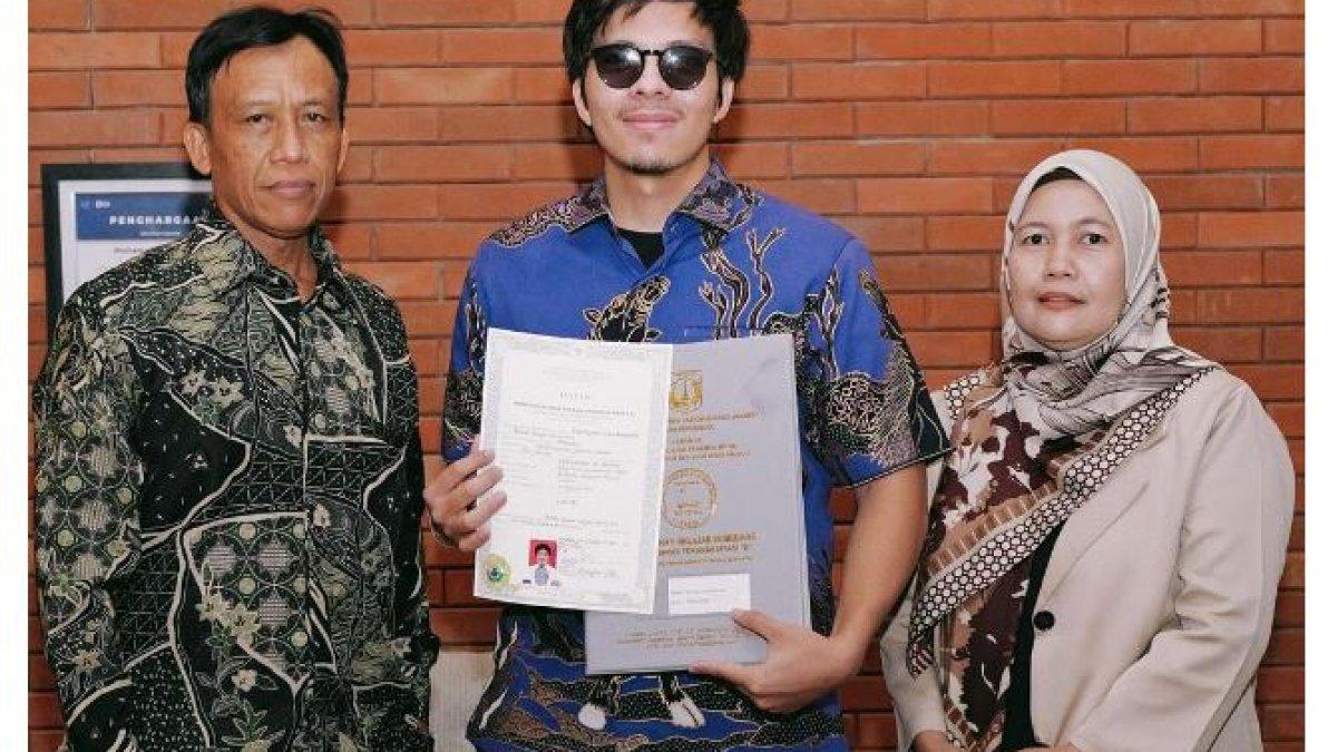 Atta Halilintar tak mau mengesampingkan soal pendidikan.