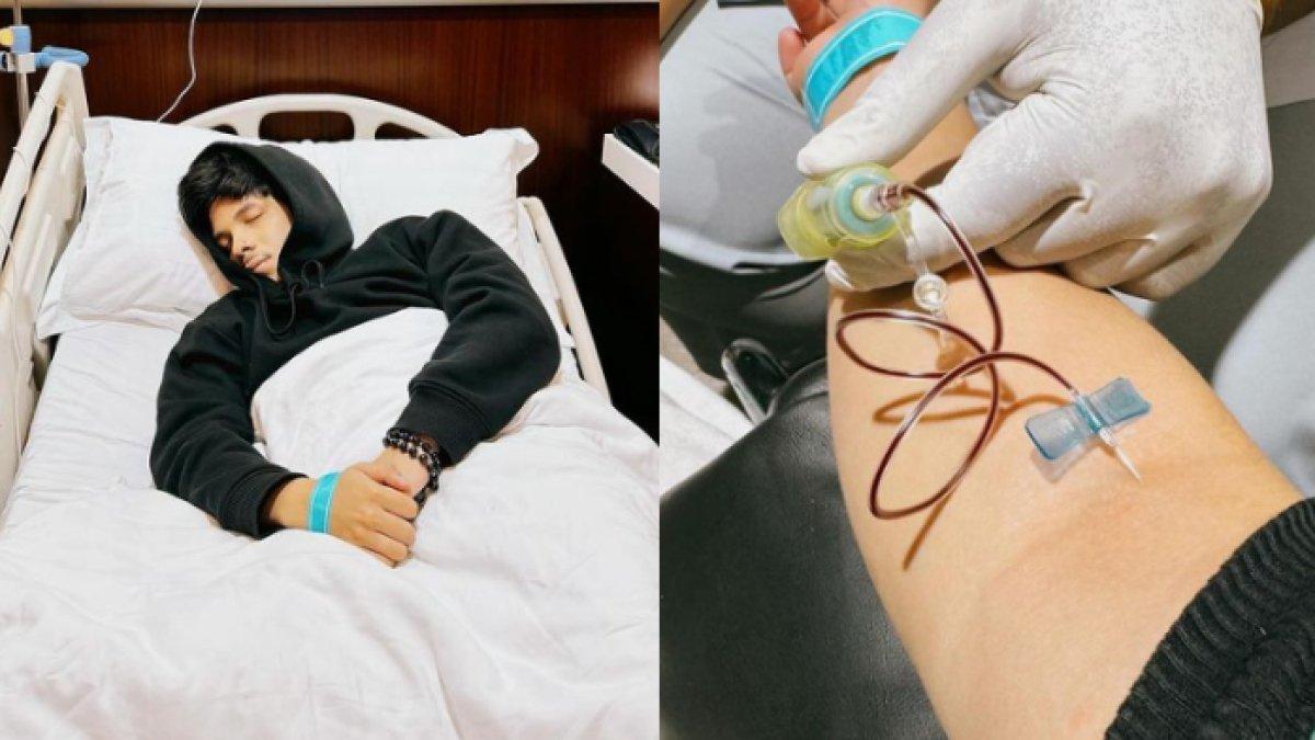 Atta Halilintar terlihat lemah saat berbaring di tempat tidur sambil memakai hoodie warna hitam