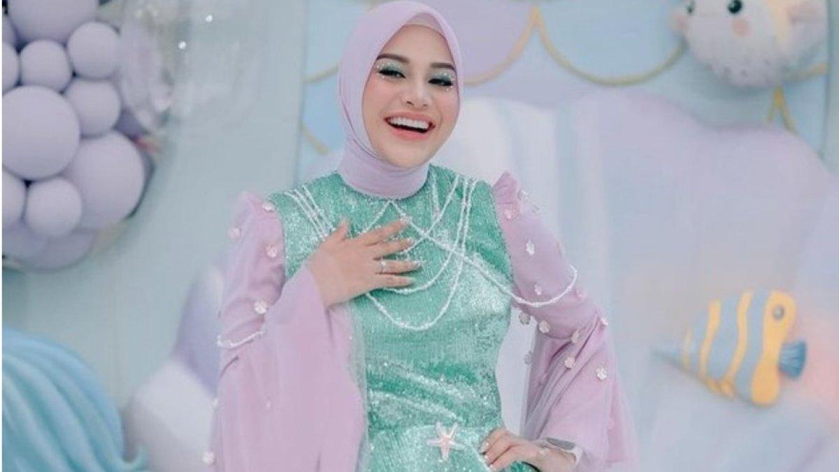 AUREL TRAUMA HAMIL - Aurel mengaku bahwa kata-kata kejam dari netizen sempat membuat hatinya sangat terluka.