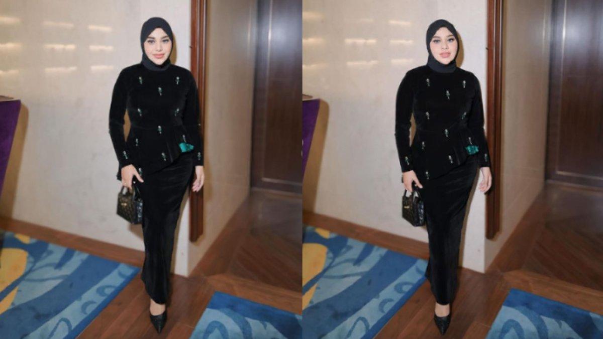 Aurel Hermansyah tampak langsing saat mengenakan dress bludru