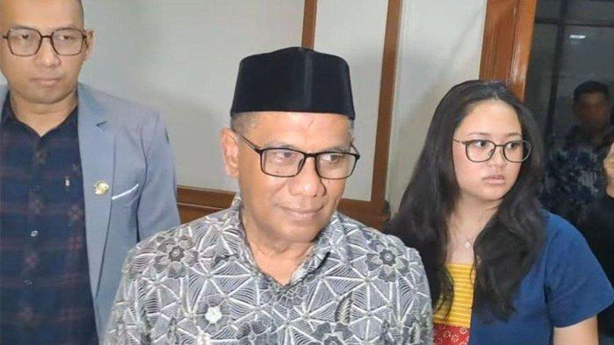 Ayah Teuku Ryan sebut sempat di WhatsApp Ria Ricis soal kelakuan anaknya.