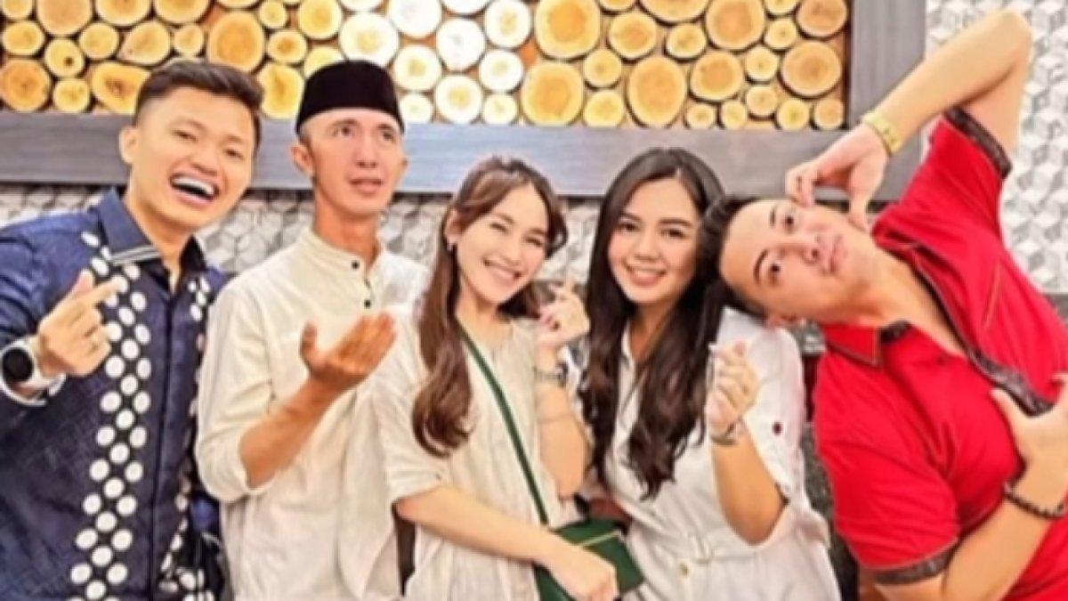 Ayu Ting Ting dan Fardhana tampil serasi