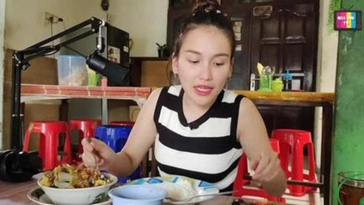Ayu Ting Ting jadi food vlogger