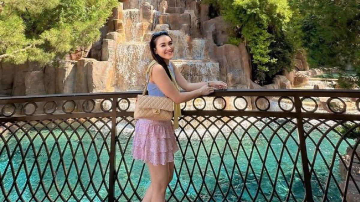 Ayu Ting Ting pakai rok mini bak ABG