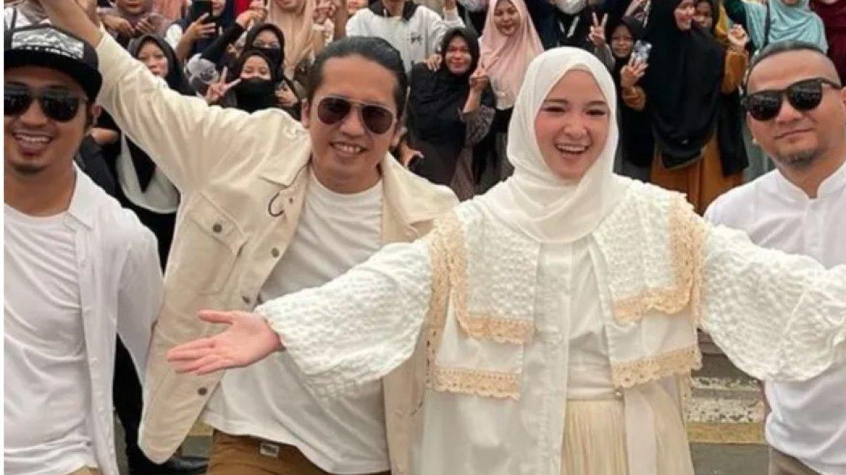 Ayus dan Nissa Sabyan nampaknya sudah tidak canggung lagi menunjukkan keakraban.