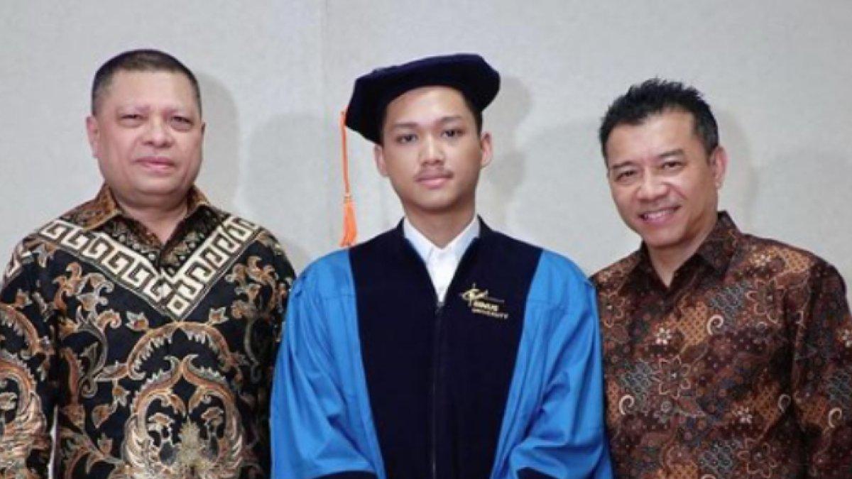 Azriel Hermansyah didampingi Anang Hermansyah dan Ashanty