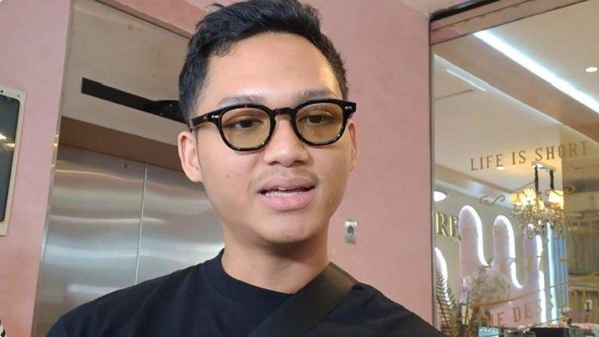 Azriel berkeinginan menjadi anggota DPR seperti yang pernah dilakoni Anang Hermansyah dan Krisdayanti.