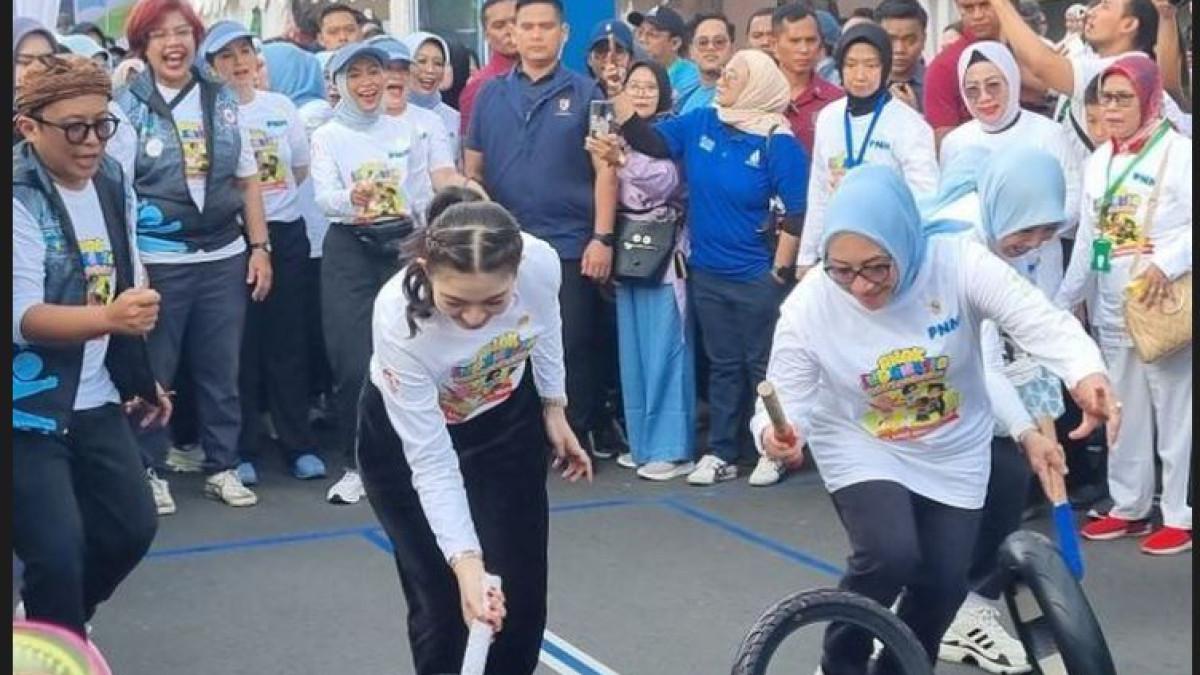 KENANGAN MASA KECIL SELVI ANANDA - Bagi Selvi, momen-momen bermain ini meninggalkan kesan mendalam.