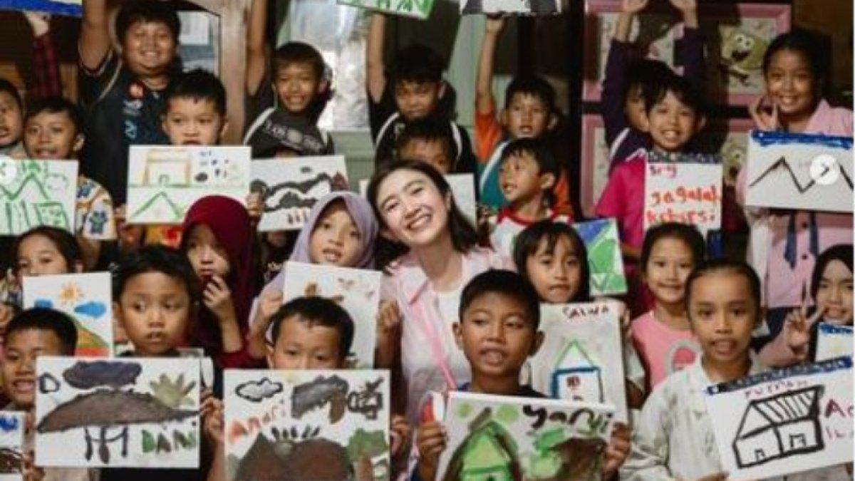 Berbagai kegiatan dilakukan Febby Rastanty bersama anak-anak