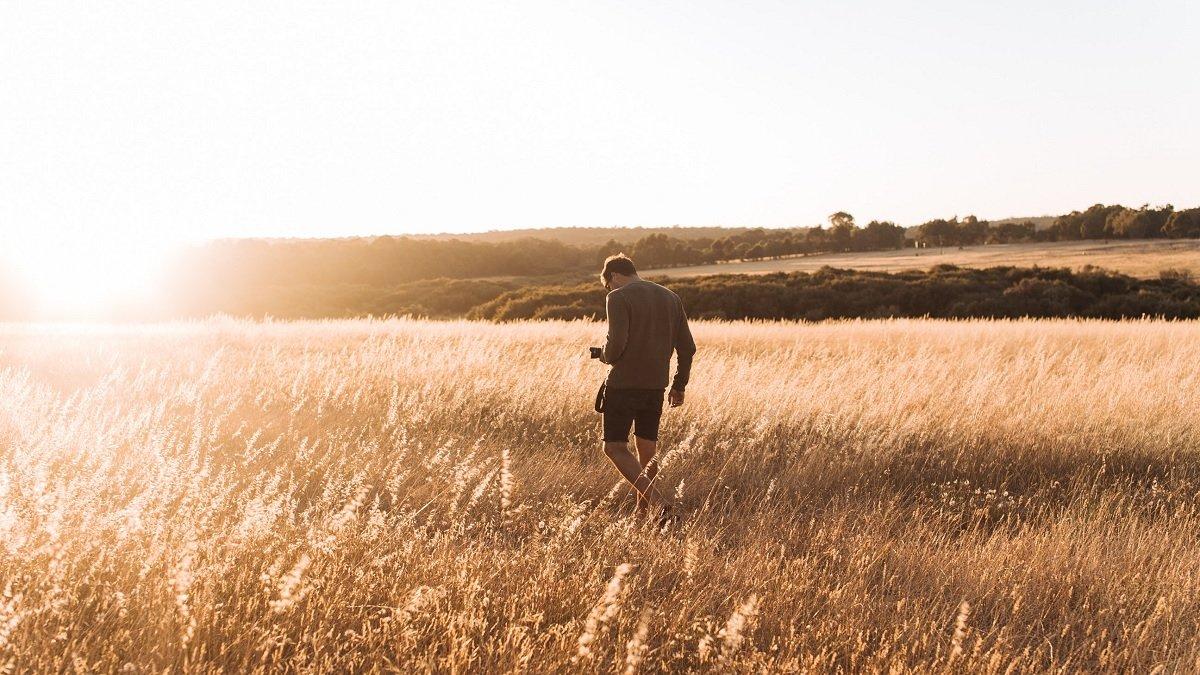 TAFSIR Arti Mimpi Berjalan di Tanah Lapang atau Datar, Jangan TAFSIR Arti Mimpi Berjalan di Tanah Lapang atau Datar, Jangan